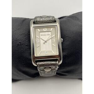 Elegant Michael Kors MK-2247 Gray Leather Silver Tone Watch Working New Battery